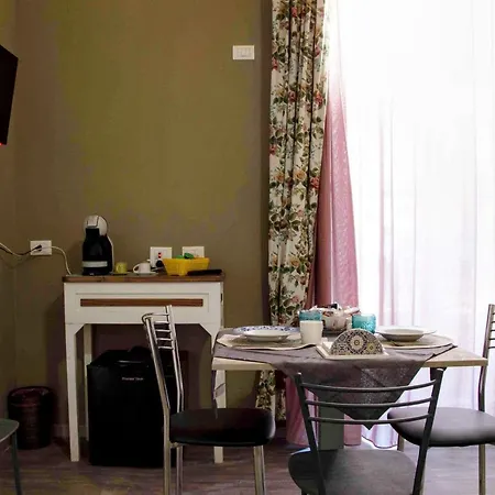 Oda ve Kahvaltı Benincasa 4*